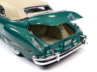 Cadillac Series 62 Cabriolet 1947 grün Auto World 1:18